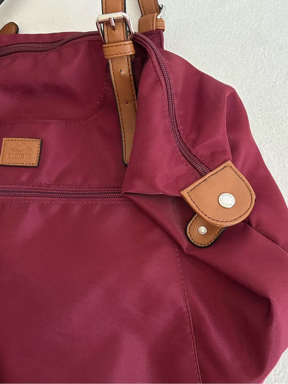 Roots 73 Burgundy Large Nylon Tote Bag with Tan Handles R4700 - Picture 4 of 7
